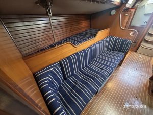 salon, Beneteau, sailboat for sale