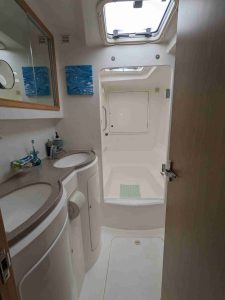 bath, Maverick 420, catamaran for sale
