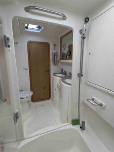 bath, Maverick 420, catamaran for sale