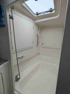 bath, Maverick 420, catamaran for sale
