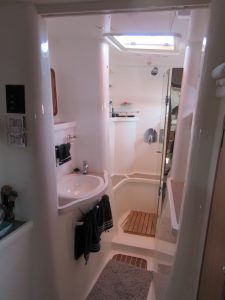 bath, African Cats 420 Powercat, power catamaran for sale