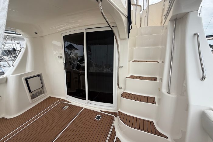 cockpit, Silverton 43, trawler for sale