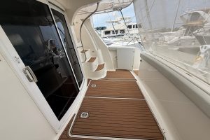 cockpit, Silverton 43, trawler for sale