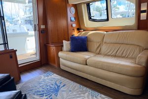 salon, Silverton 43, trawler for sale