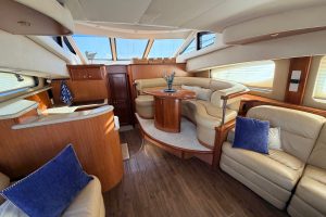 salon, Silverton 43, trawler for sale