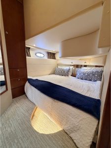bed, Silverton 43, trawler for sale