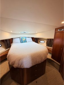 bed, Silverton 43, trawler for sale