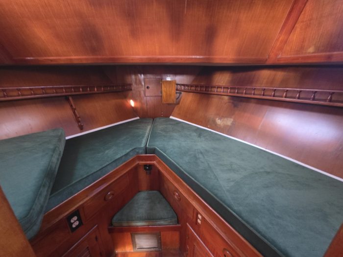 bed, Albin 43, trawler for sale