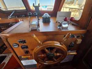 navigation station, Albin 43, trawler for sale