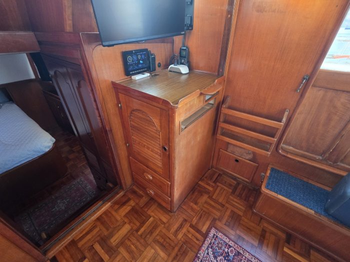 bed, Albin 43, trawler for sale