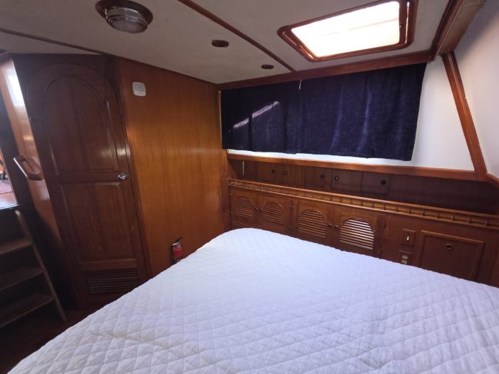 bed, Albin 43, trawler for sale